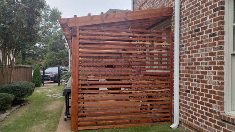 Cedar pergola with horizontal slat privacy screen